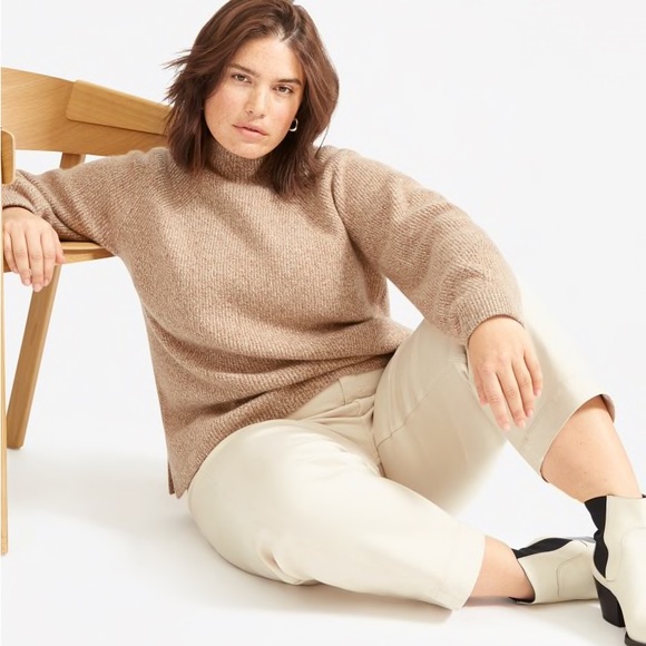 Everlane The Straight Leg Crop in Sandstone - Picture 2 of 9